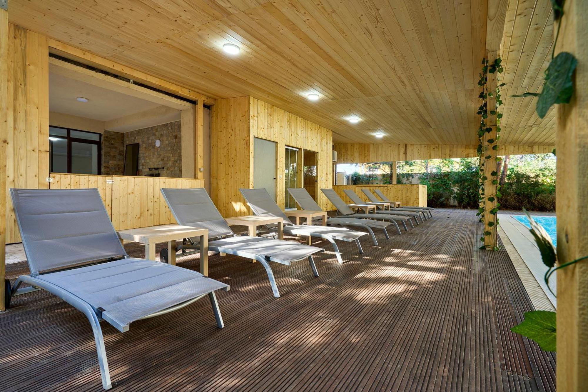 Corbeanca Therme Airport Resort المظهر الخارجي الصورة