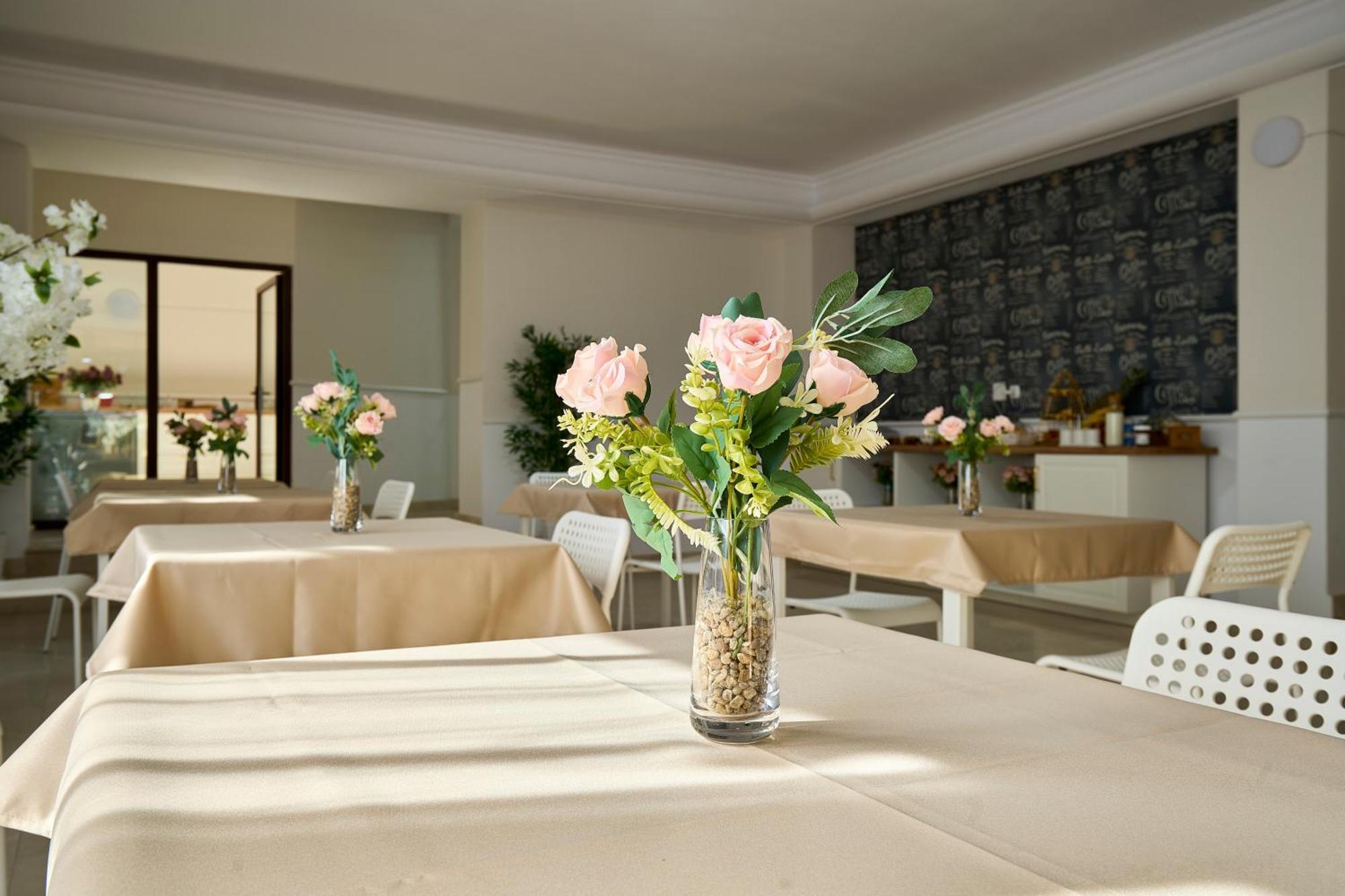 Corbeanca Therme Airport Resort المظهر الخارجي الصورة