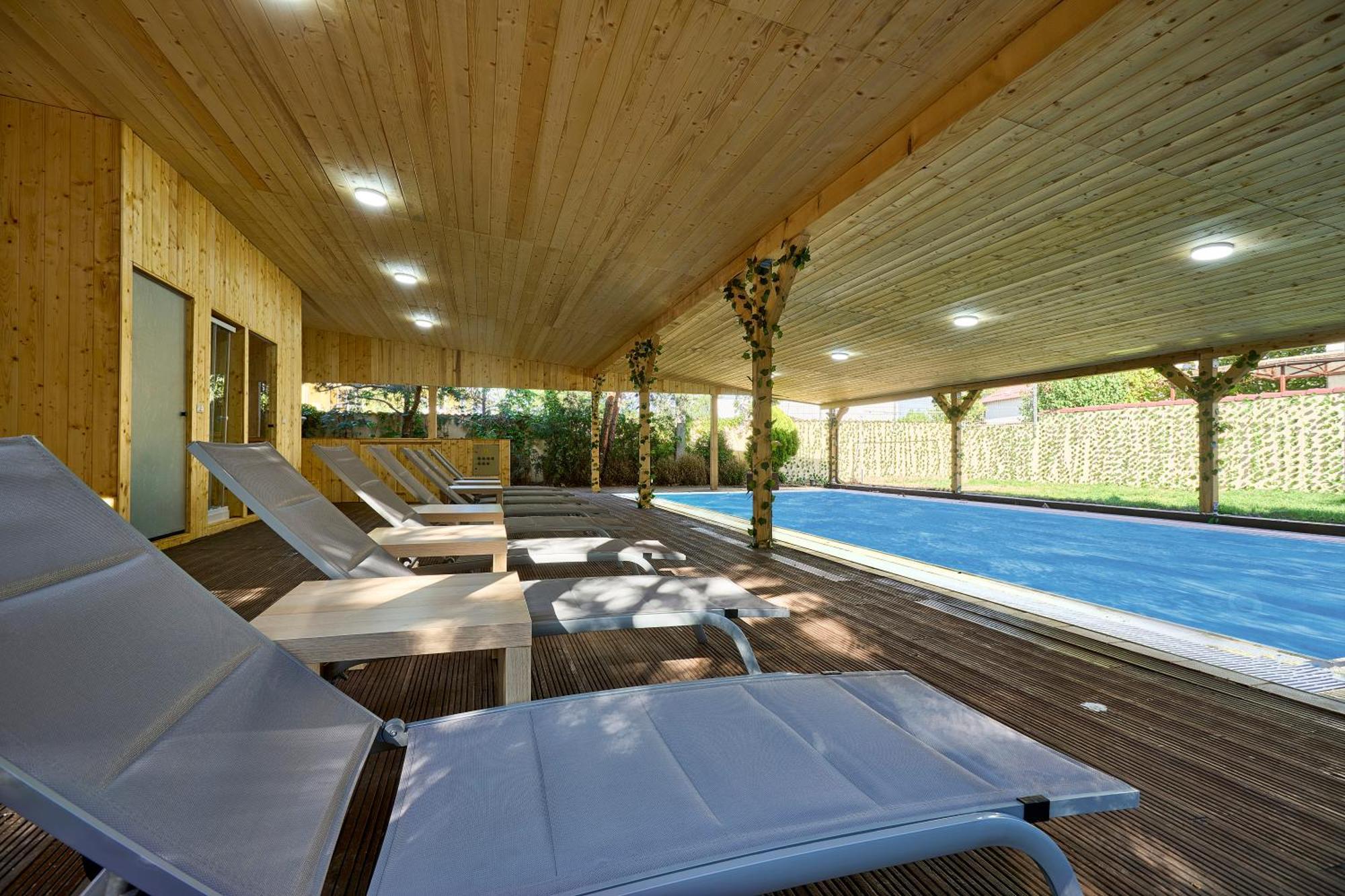 Corbeanca Therme Airport Resort المظهر الخارجي الصورة